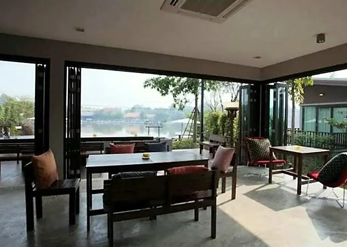 โรงแรม Varee Manust ดำเนินสะดวก
