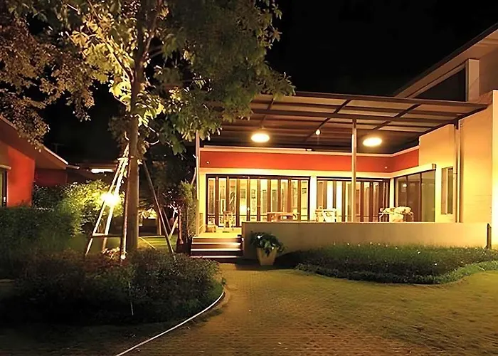 โรงแรม Varee Manust 3*