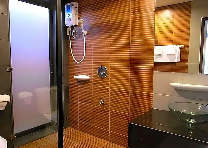 Varee Manust โรงแรม 3*