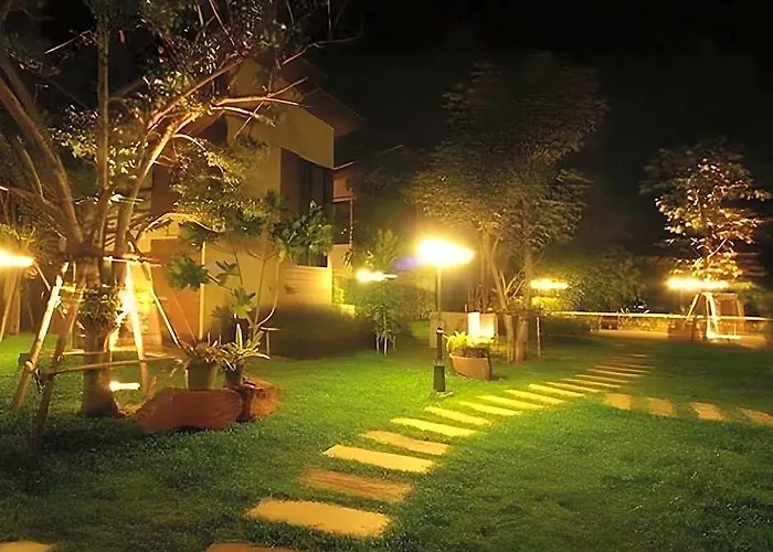 โรงแรม Varee Manust 3*