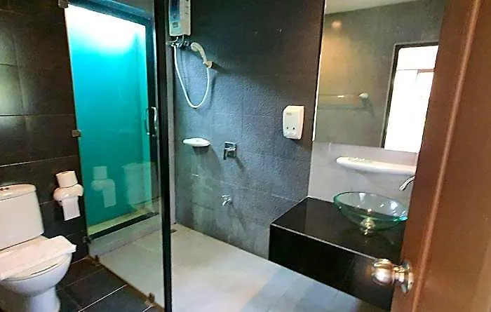 โรงแรม Varee Manust ดำเนินสะดวก