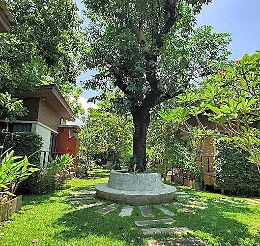 โรงแรม Varee Manust